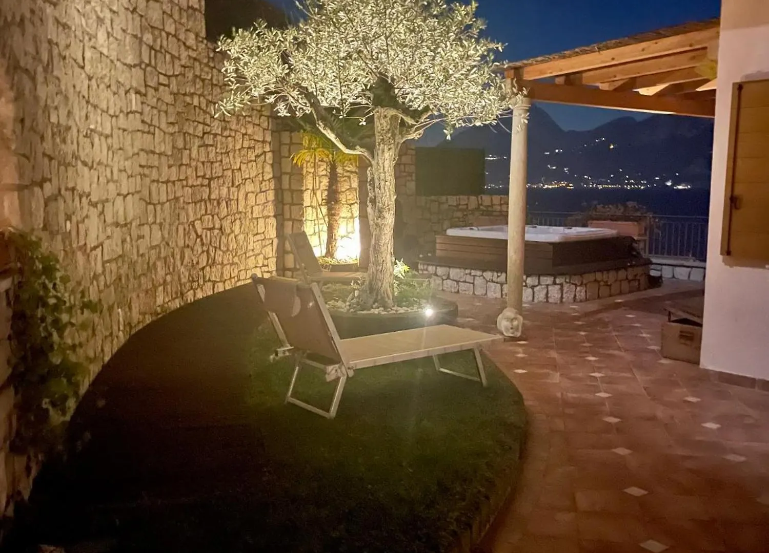 Apartament Live La Dolce Vita! Your Lake Garda Deluxe Getaway Brenzone sul Garda Włochy